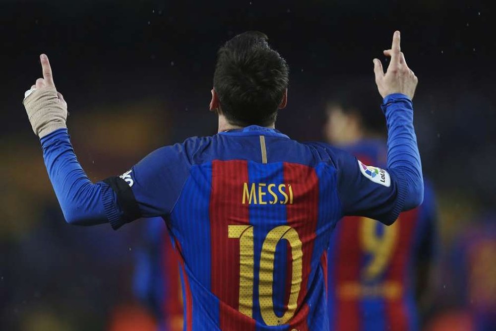 Messi porte un bandage à la main gauche. EFE