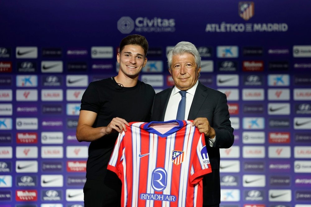 Gianluca Simeone 'participó' en el fichaje de Julián Álvarez. EFE