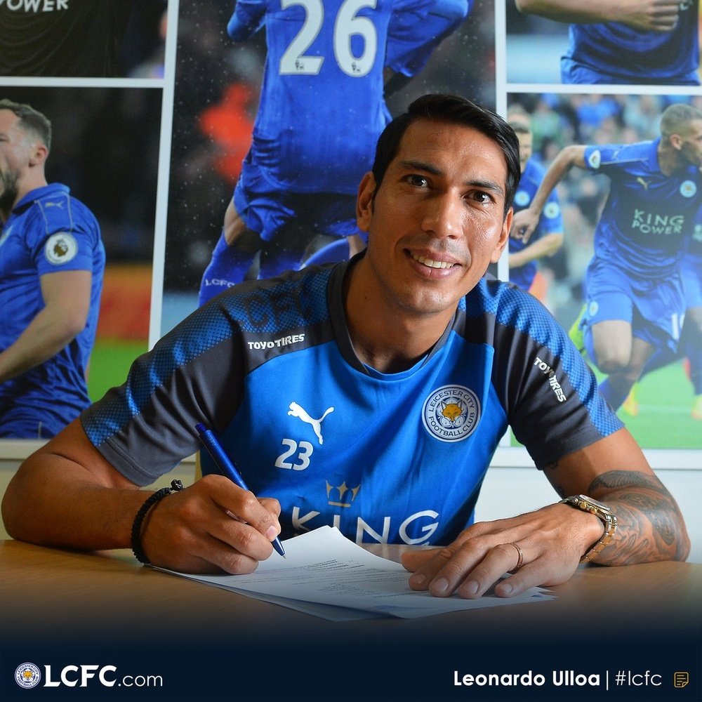 El delantero argentino Leo Ulloa ha firmado su renovación con el Leicester. LCFC