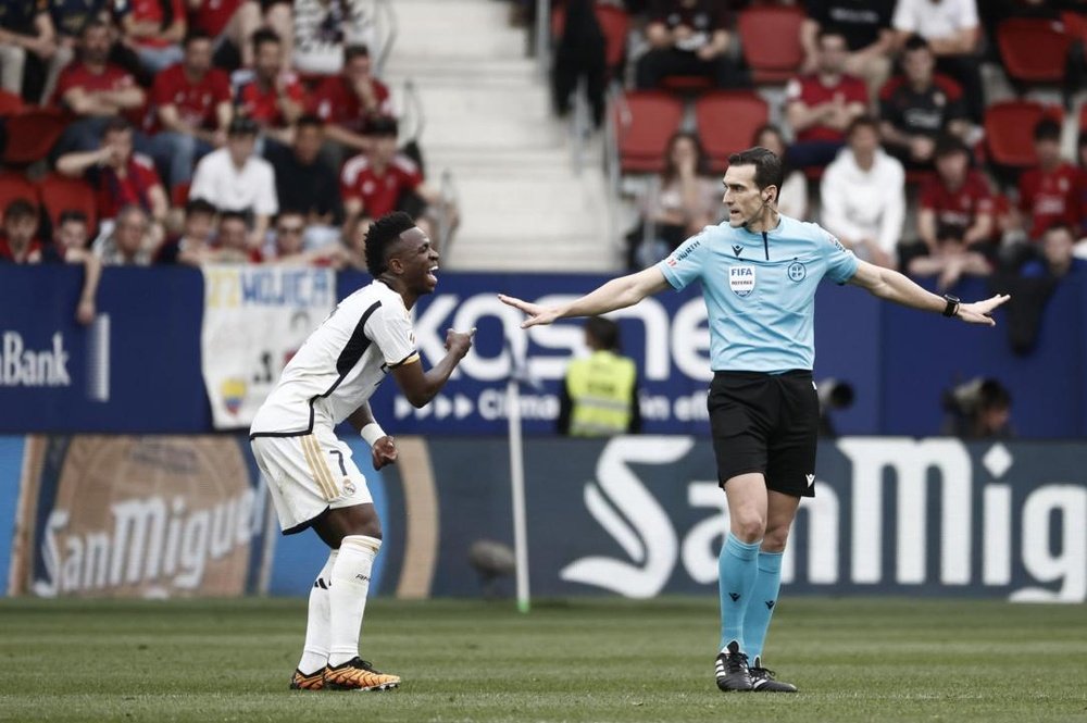 Martínez Munuera dirigirá el Real Sociedad-Osasuna. EFE