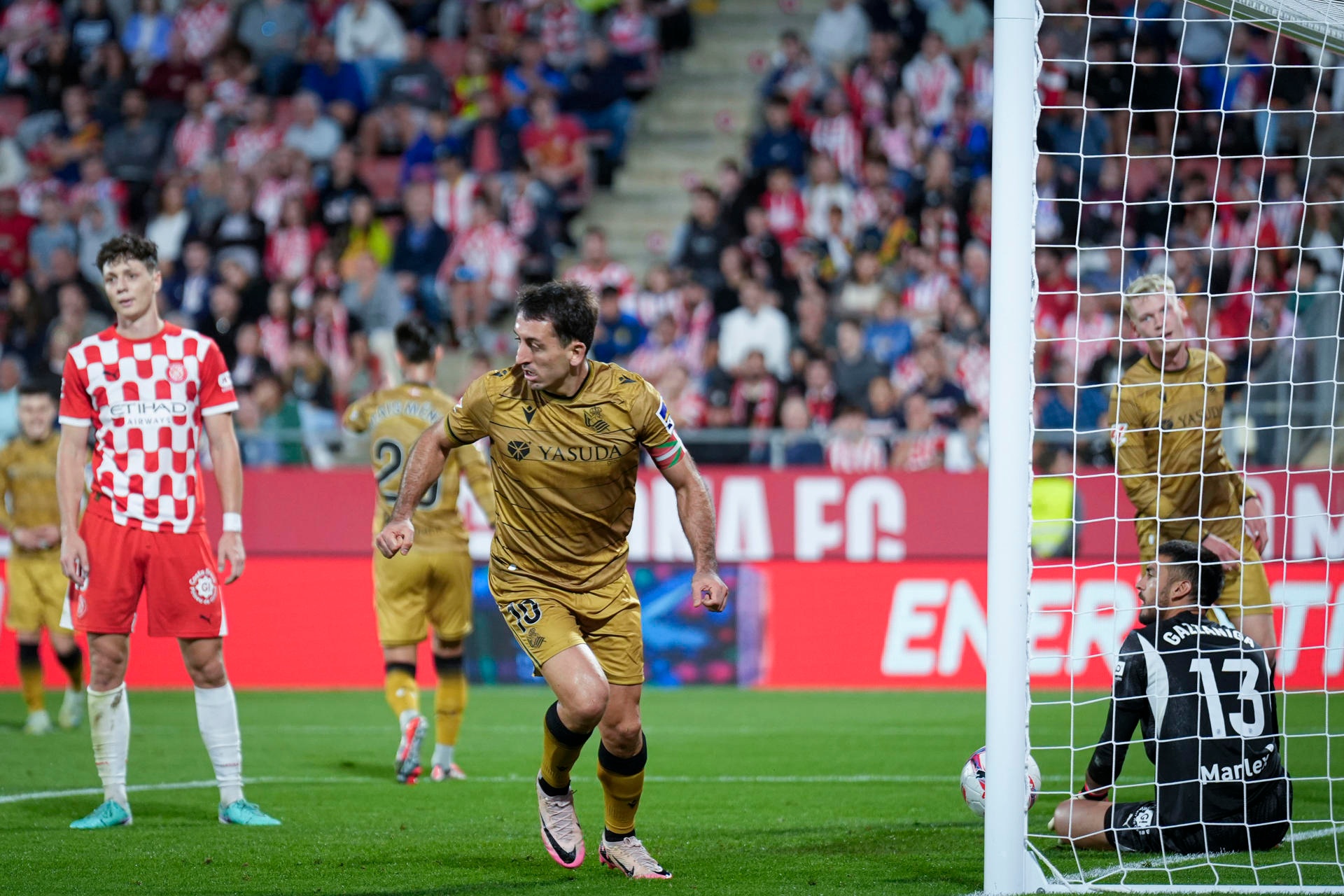 Oyarzabal firmó la victoria de la Real Sociedad. EFE/DavidBorrat