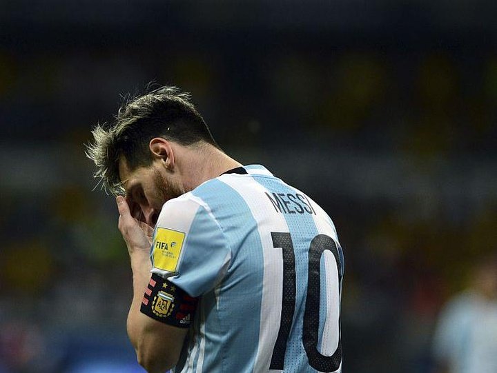 Desmienten los mareos de Messi en el vuelo de Argentina