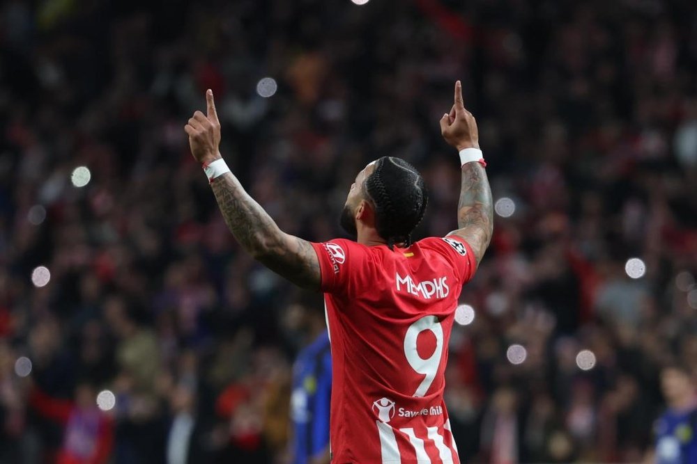 Atletico's Depay has defended his friendship with Quincy Promes. EFE