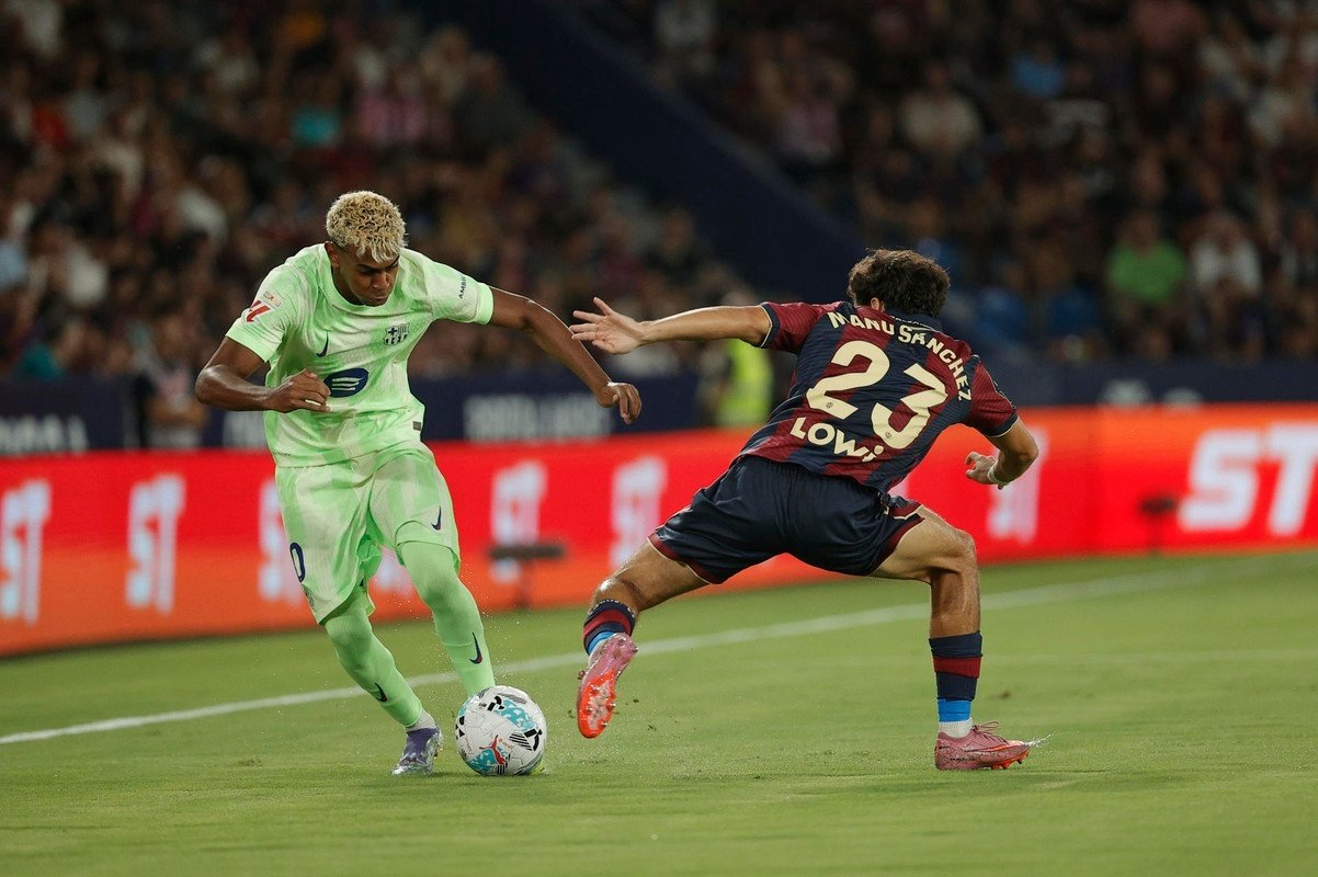 Yamal ended the 2024/25 season as the best dribbler in Europe's top leagues. EFE