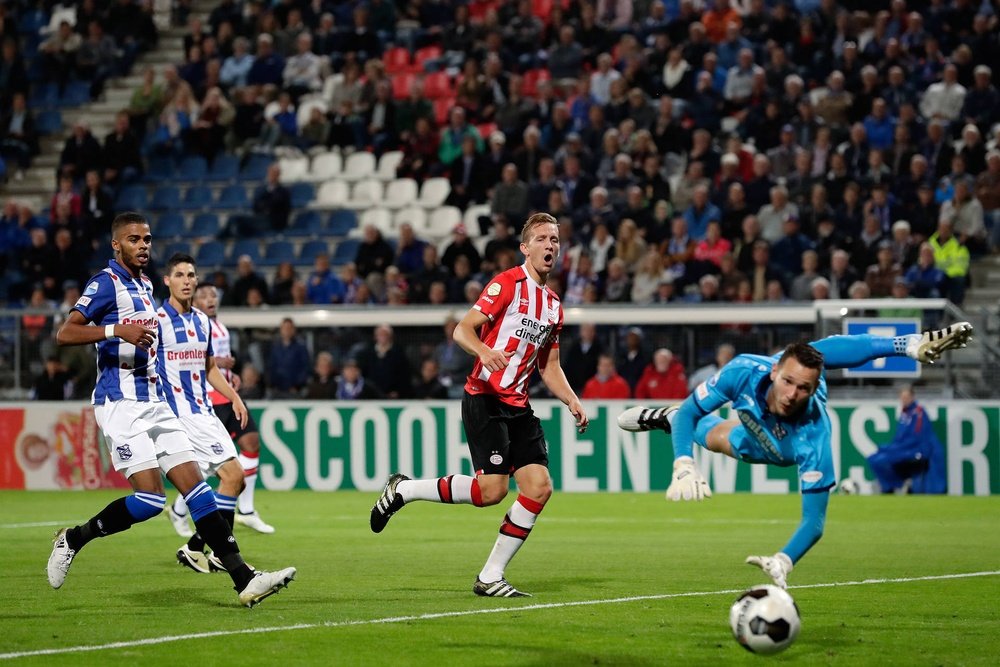 El Heerenveen derrotó al PSV. EFE
