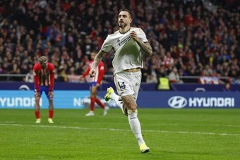 According to 'Relevo', Manchester United sent two scouts to Madrid a couple of weeks ago to follow several players and Joselu Mato is among them. The striker belongs to Espanyol and the Red Devils have him on their agenda as an option in an understudy role for next season.
