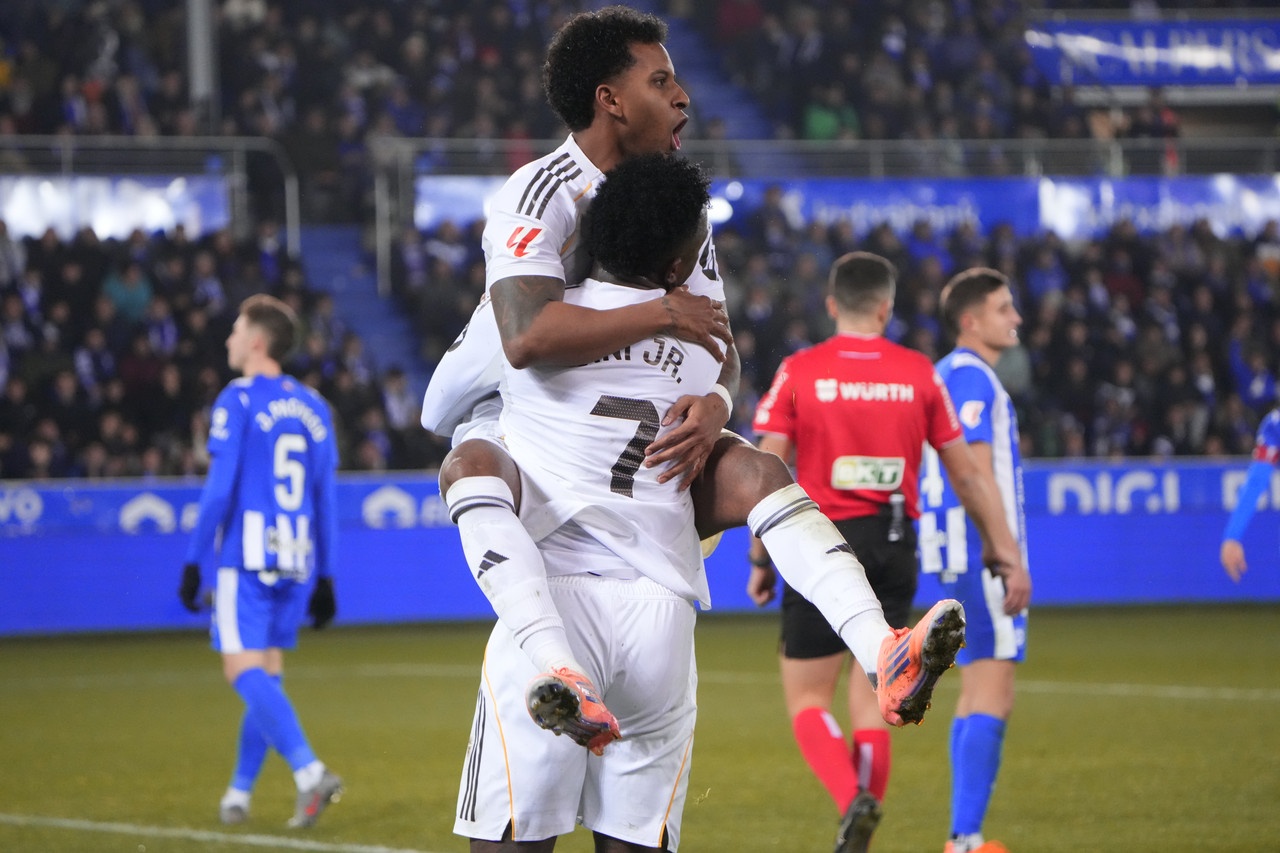 Rodrygo marcó por segundo partido para echar un cable a Xabi Alonso, que esquivó su ultimátum en campo del Alavés