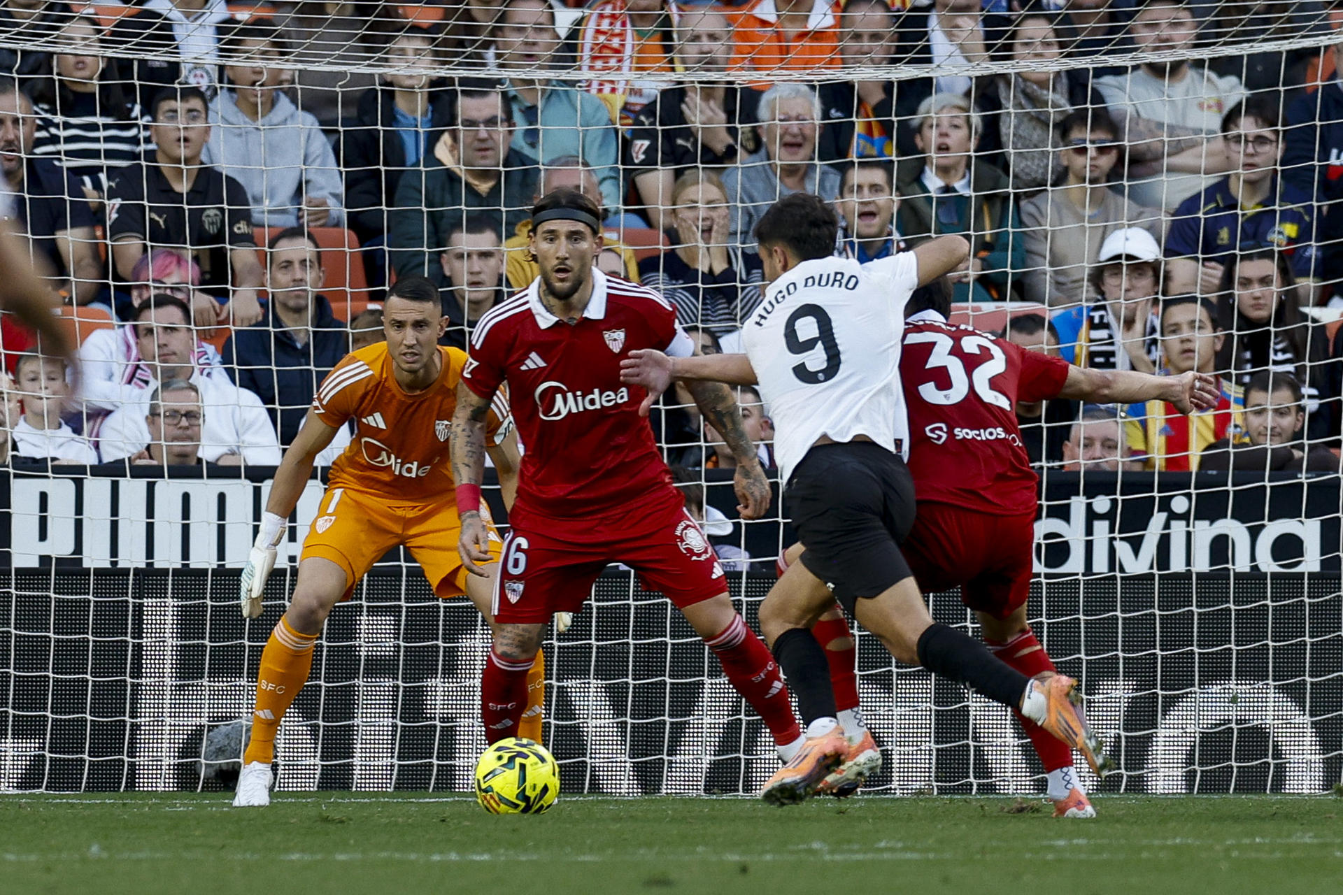 Hugo Duro evita un incendio