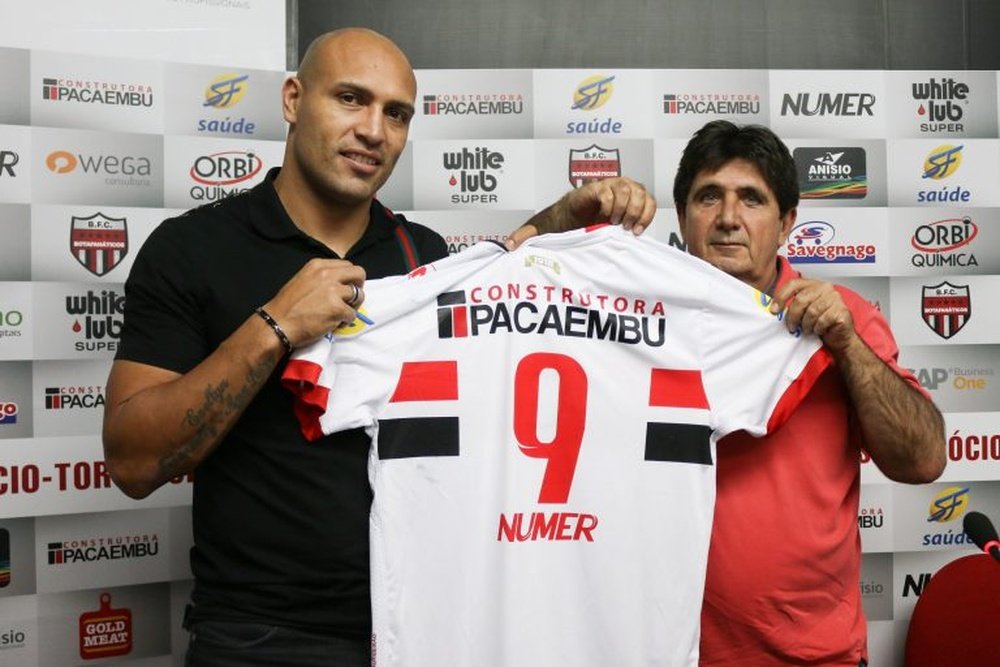 El delantero Edno, en su presentación con Botafogo de Ribeirão Preto. BotafogoSP