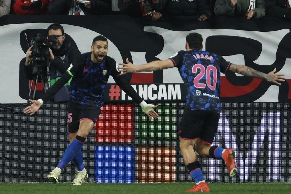 En-Nesyri le metió el dedo en la llaga del Rayo. EFE