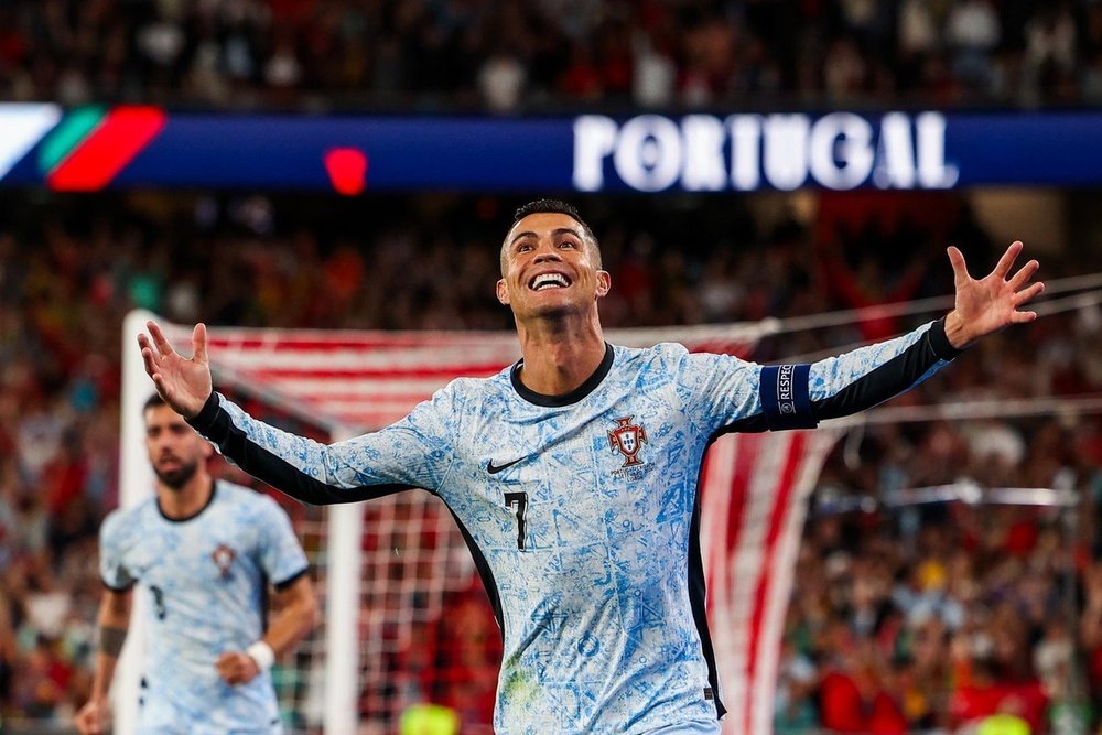 Cristiano Ronaldo was awarded Quinas de Platina by th Portuguese Football Federation on Monday. EFE