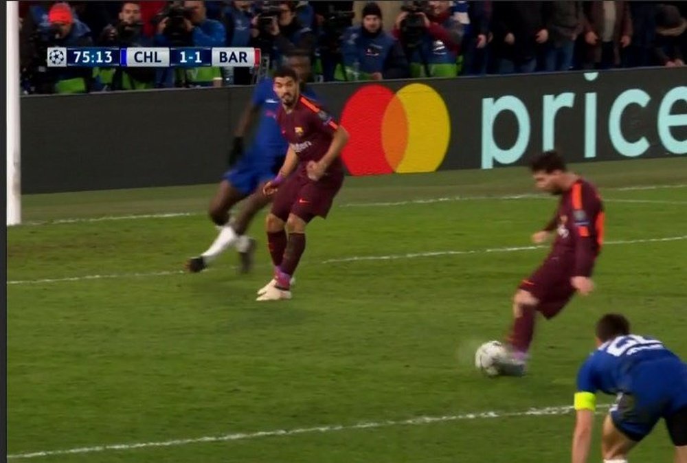 Messi a inscrit le 1-1 lors de la rencontre face à Chelsea après une passe d'Iniesta. Capture/Antena