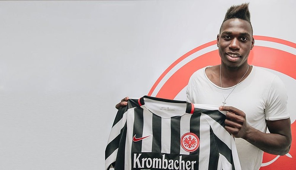 El lateral Da Costa ha firmado por el  Eintracht de Frankfurt hasta 2021. Eintracht