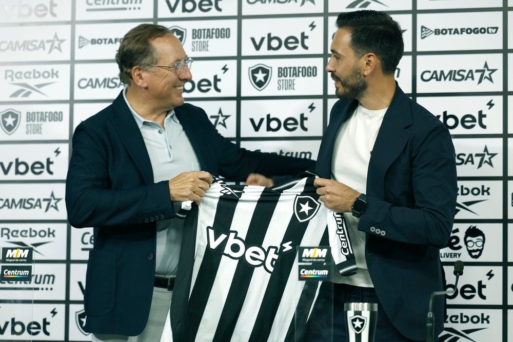 Davide Ancelotti assume oficialmente o comando do Botafogo. EFE