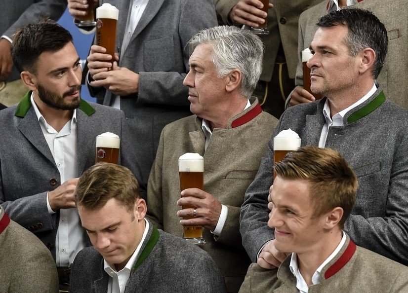 El Bayern disfrutó del día de su presentación tradicional. AFP