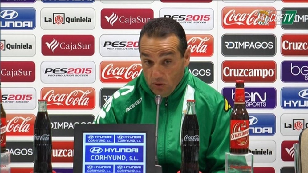 El entrenador del Córdoba, José Luis Oltra, en una rueda de prensa. CordobaCF