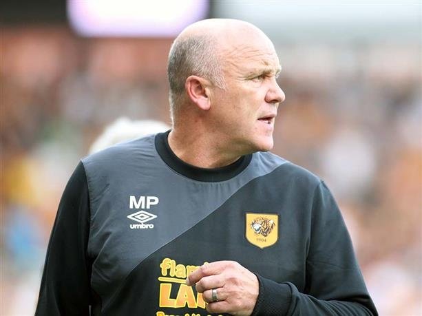 Mike Phelan observes Hull City from the touchline. HullCityTigers