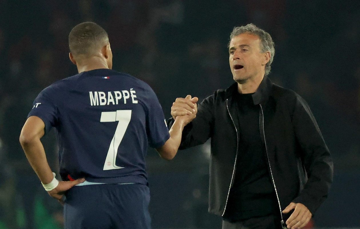 Luis Enrique, entrenador del Paris Saint-Germain, habló de su relación con su estrella Kylian Mbappé, que se marchará del club parisino una vez acabe la presente temporada.