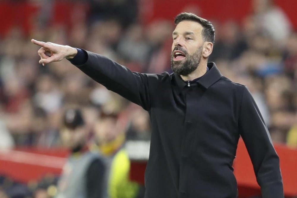 Man United will reportedly offer Van Nistelrooy the manager position on an interim basis. EFE