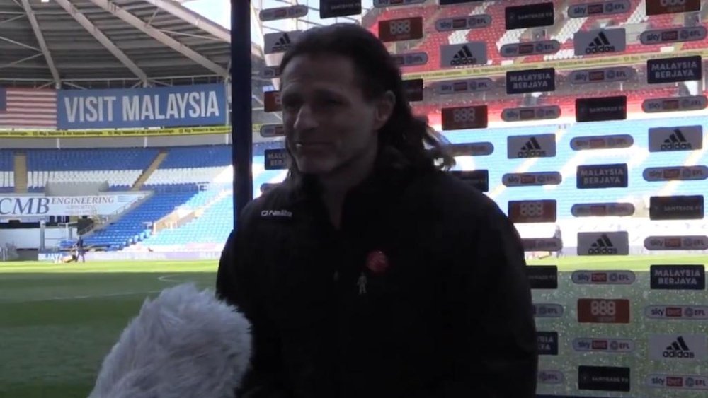 Gareth Ainsworth bromeó con el posible descenso de su equipo. Captura/Twitter/wwfofficial