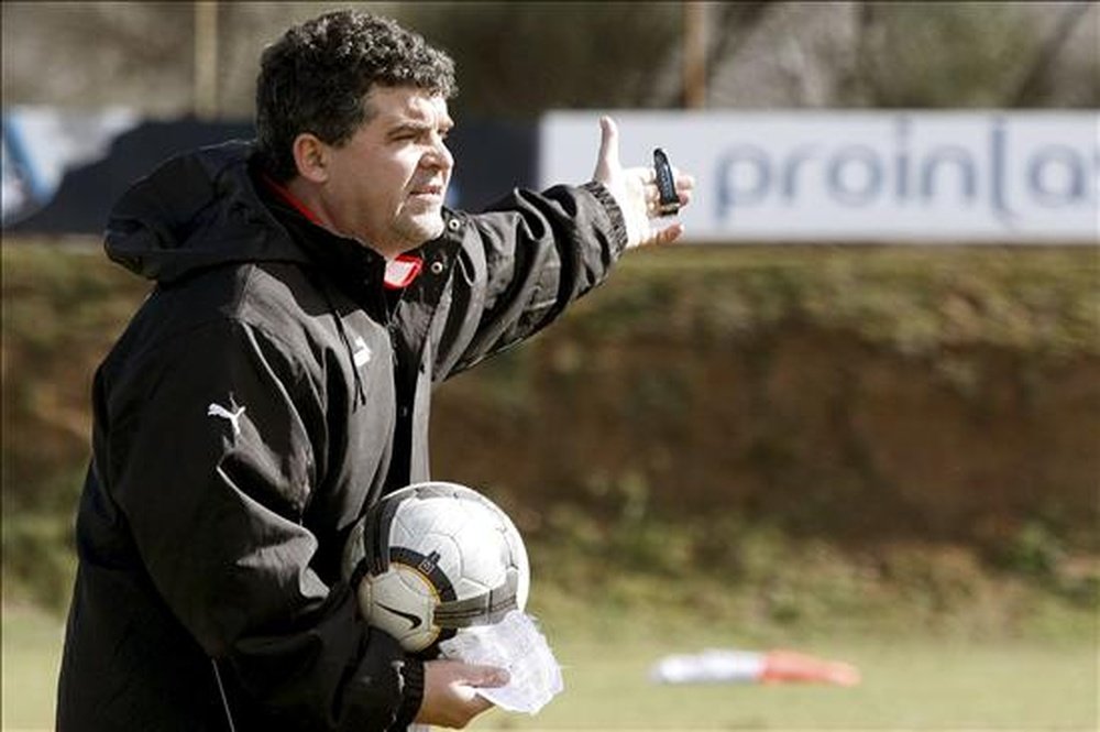 El entrenador español Onésimo Sánchez, en un entrenamiento cuando dirigía al Real Valladolid. EFE/Archivo