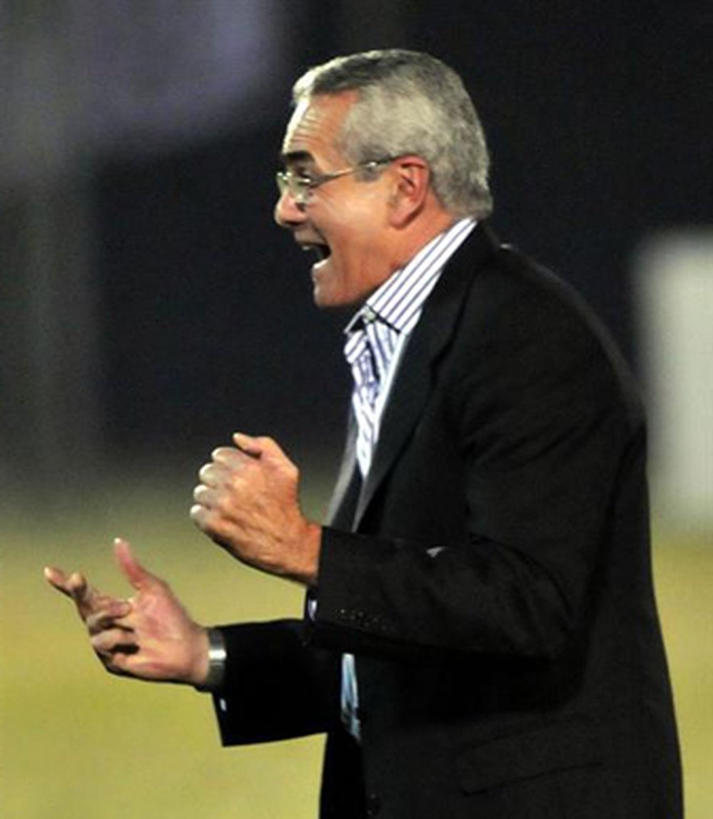 El entrenador Gregorio Pérez, cuando dirigía al Olimpia paraguayo. EFE