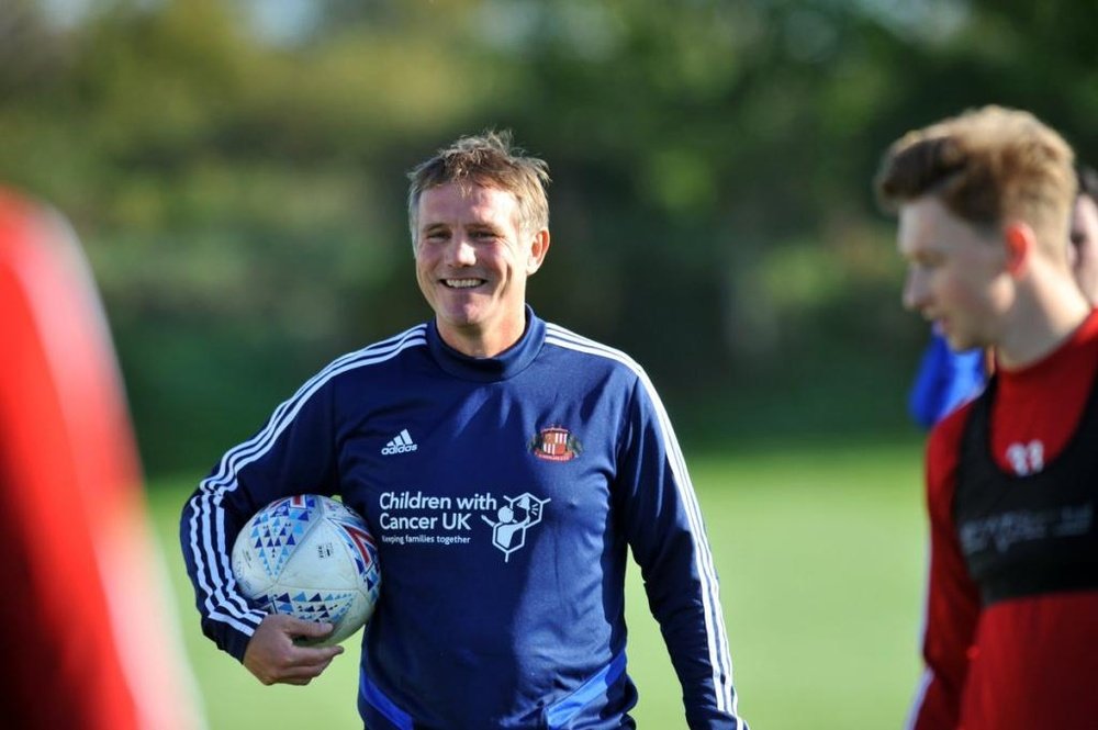 Parkinson es el nuevo entrenador del Sunderland y ya ha comenzado a entrenar. Twitter/SunderlandAFC