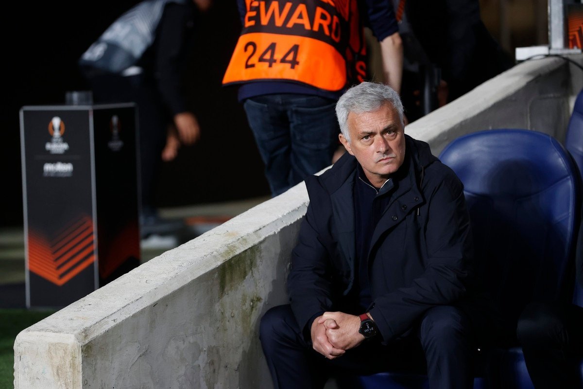 Mourinho emerges as favourite to replace under-fire Amorim