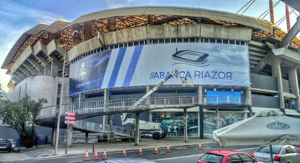 El estadio del Dépor estrena nuevo nombre: Abanca-Riazor. Twitter/EloyTP