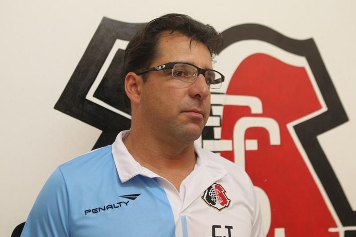 El Santa Cruz de Recife destituye a su entrenador