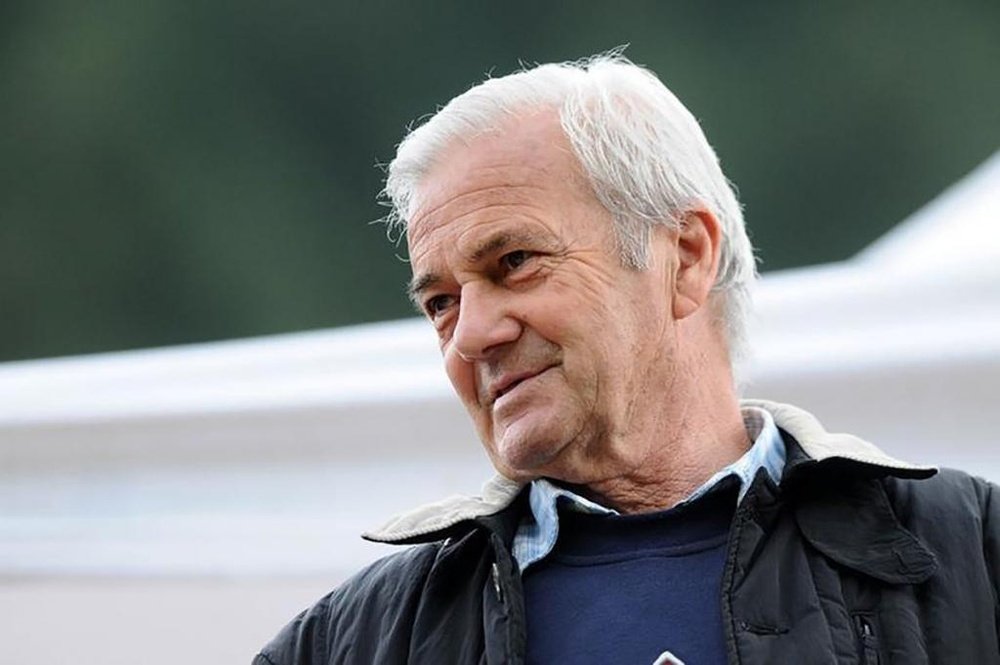 Fallece a los 81 años el ex jugador y entrenador Gigi Simoni. Twitter/BresciaOfficial