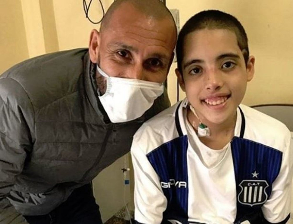 El precioso gesto del ex Talleres Guiñazu con los niños de un hospital. Instagram/chologuinazu5