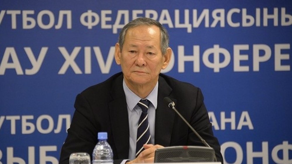 El ex jugador y entrenador Seilda Bayshakov, presidente del fútbol en Kazajistán. UEFA