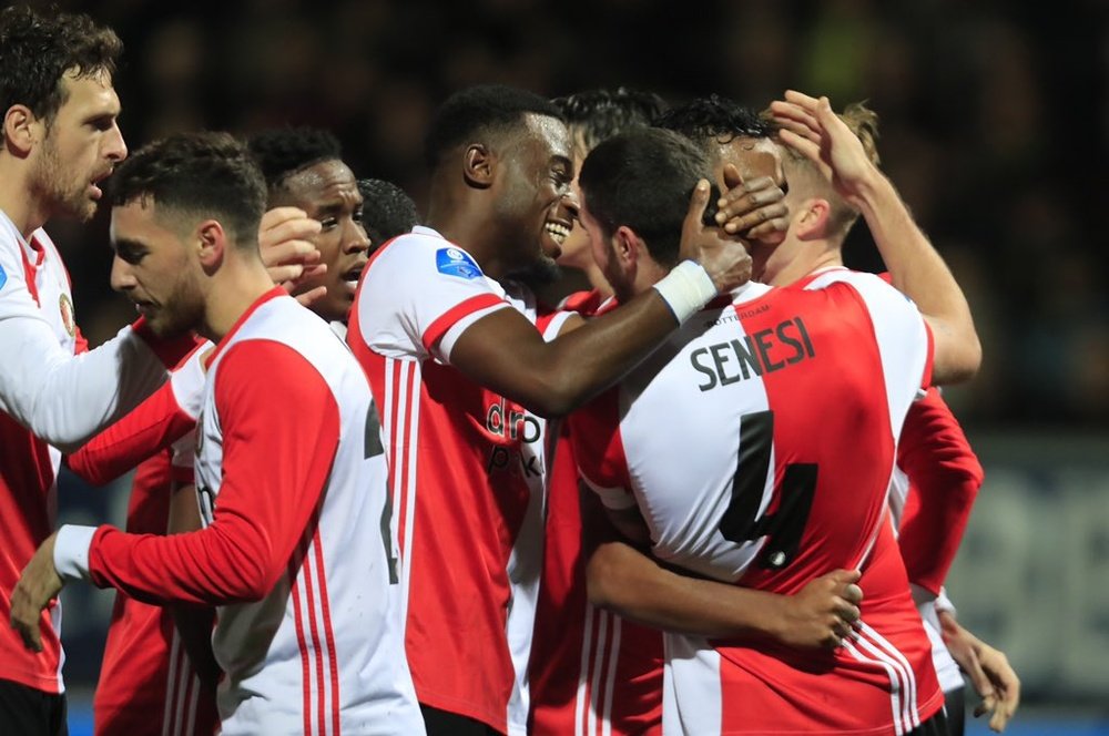 El Feyenoord sufre pero cumple ante el líder de Segunda. Feyenoord