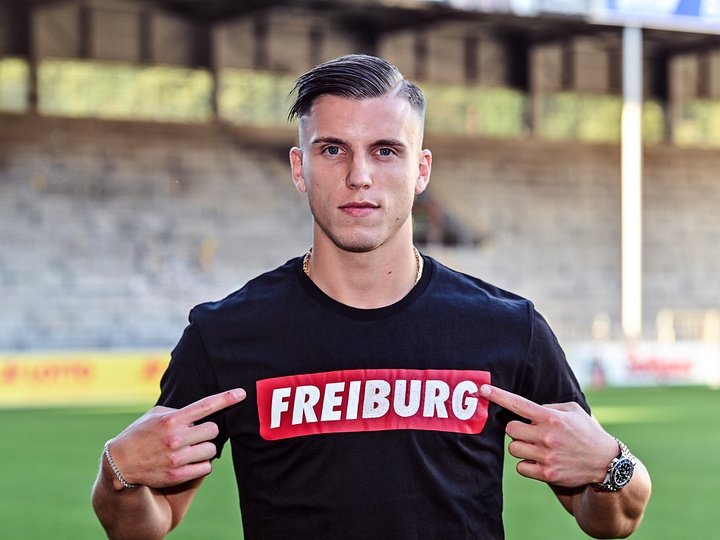 Demirovic firma con el Freiburg