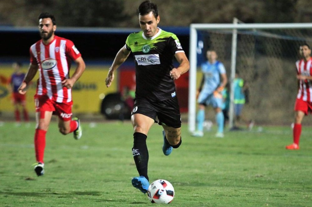 El futbolista argentino Nicolás Villafañe, en un partido con el AEZ Zakakiou de Chipre. EstudiantesDeMeridaFC