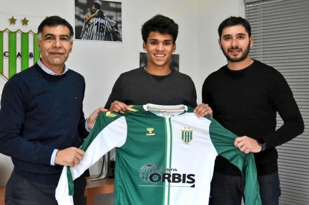 Ramiro Enrique ya es futbolista profesional. Twitter/CAB_oficial