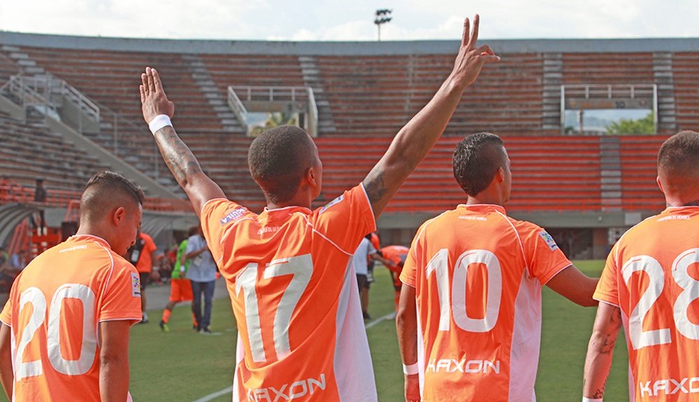 Cristian Arrieta (número 17), muy cerca de América de Cali. EnvigadoFC