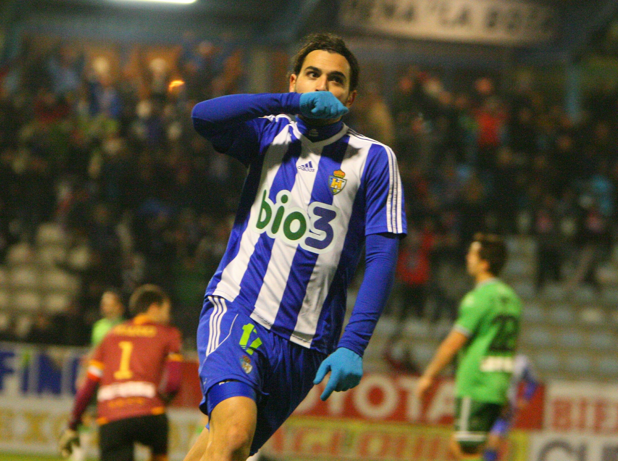 El futbolista de la Ponferradina José Andrés Rodríguez Gaitán, Andy, celebra un tanto anotado con el conjunto berciano. SDPonferradina