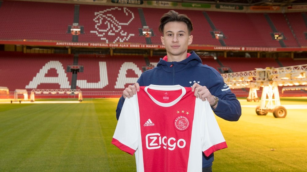 Nicolas Kühn es el primer futbolista nacido en el año 2000 que juega en el Ajax. Ajax