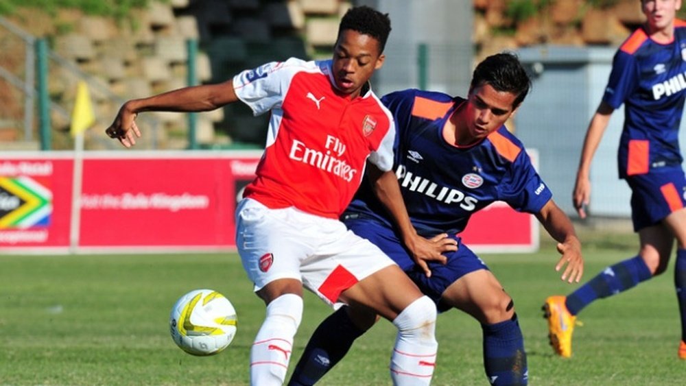 Chris Willock jugó en la Youth League con el equipo inglés. Arsenal