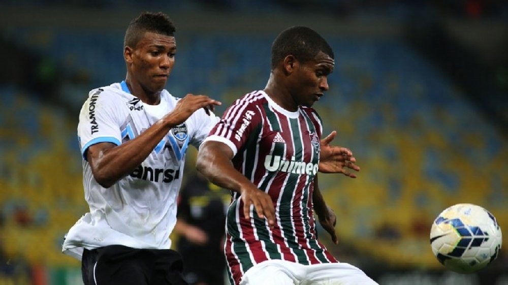 Marlon (R) will play a season for Barcelona B. Fluminense