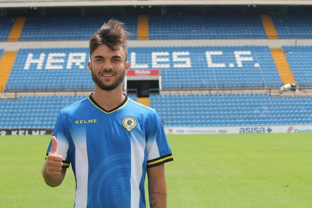 Álvaro Pérez ha vuelto al Hércules, donde comenzó su formación. Twitter/cfhercules