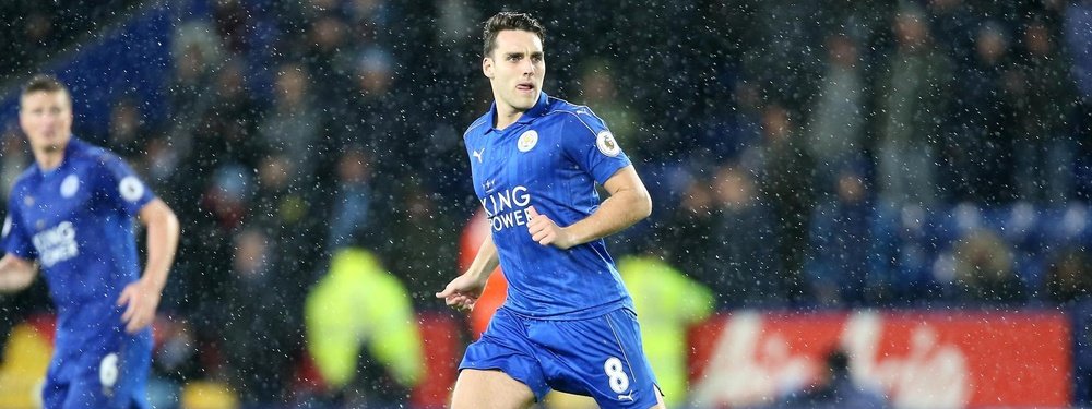 Matty James extends his contract with Leicester for four more years. LCFC