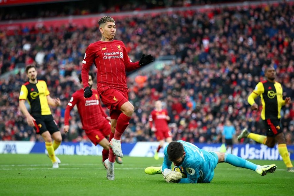Goleiro do Watford renova com o clube. Twitter/LFC