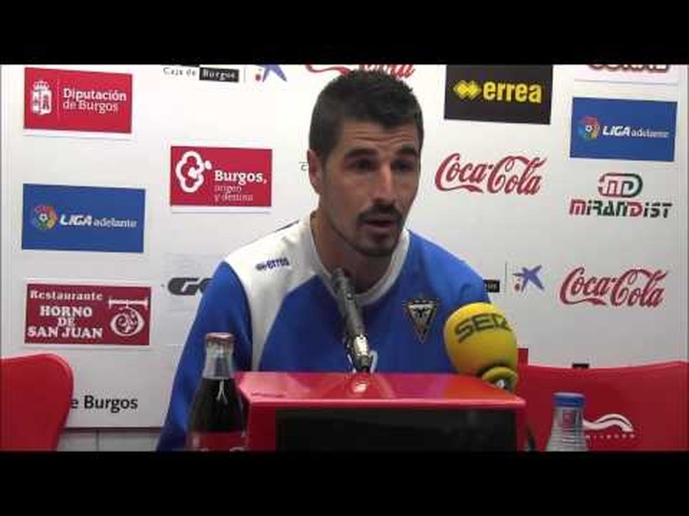 El futbolista del Mirandés, Álex García, en rueda de prensa. CDMirandes