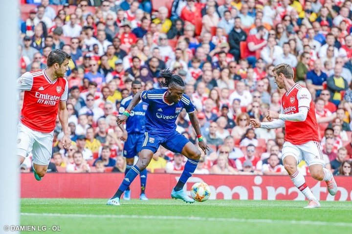 Un doblete de Dembélé afea el estreno del Arsenal ante su gente