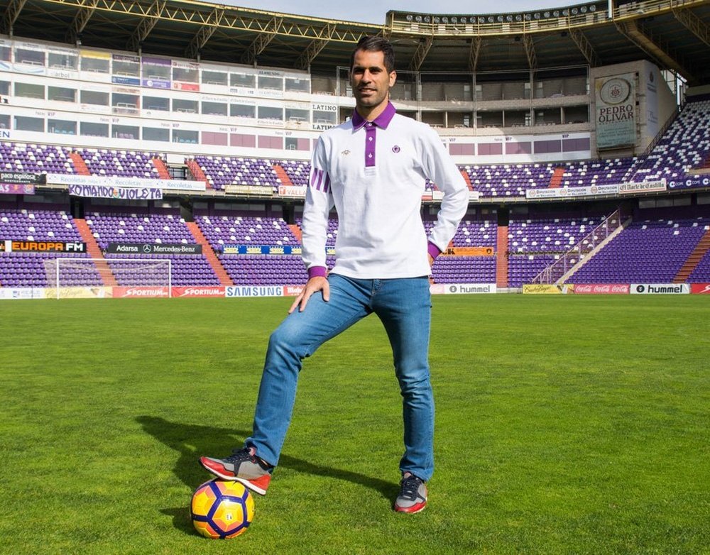 Moyano porta el brazalete del Valladolid. RealValladolidCF
