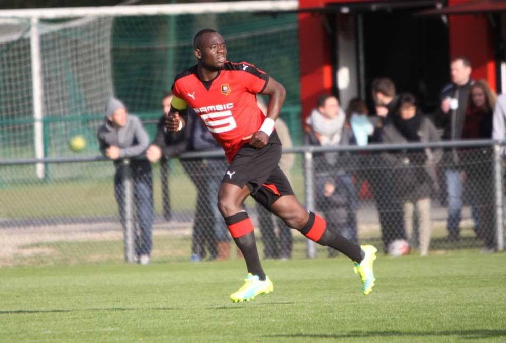 El futbolista del Rennes Séga Coulibaly, en un partido con los juveniles del club galo. StadeRennais