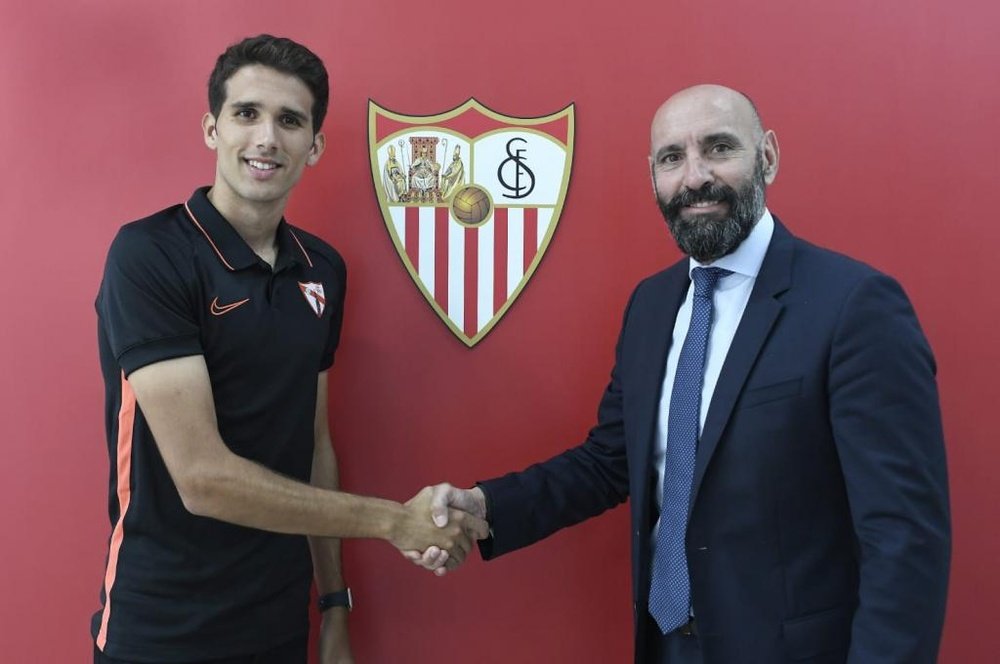 Juanpe estará vinculado al Sevilla hasta 2021. Twitter/CanteraSFC